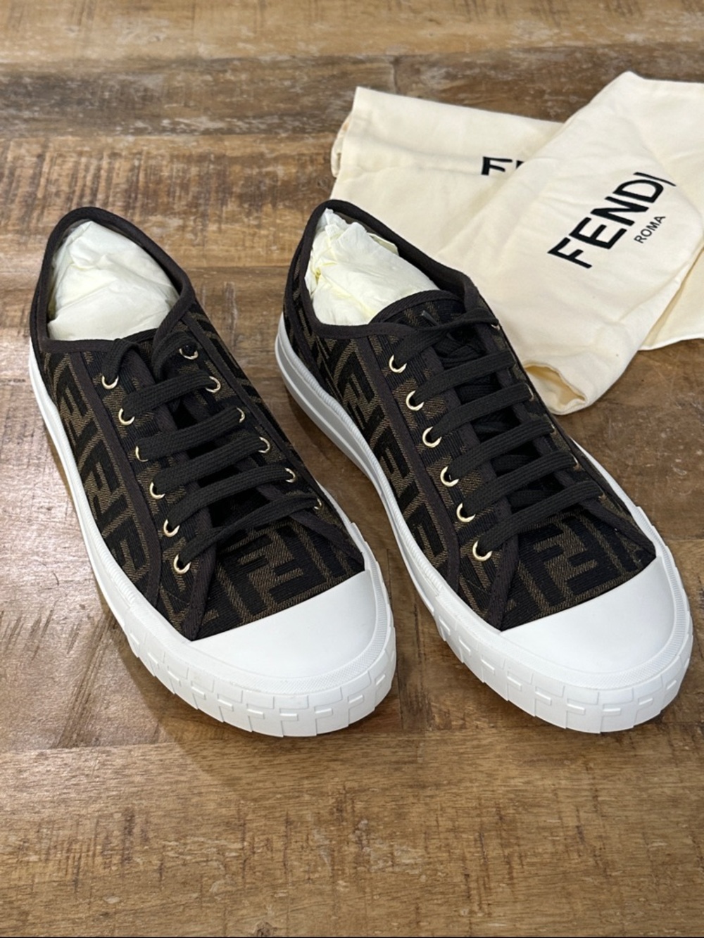 New Authentic Fendi Men’s FF-Logo Low-Top Sneakers